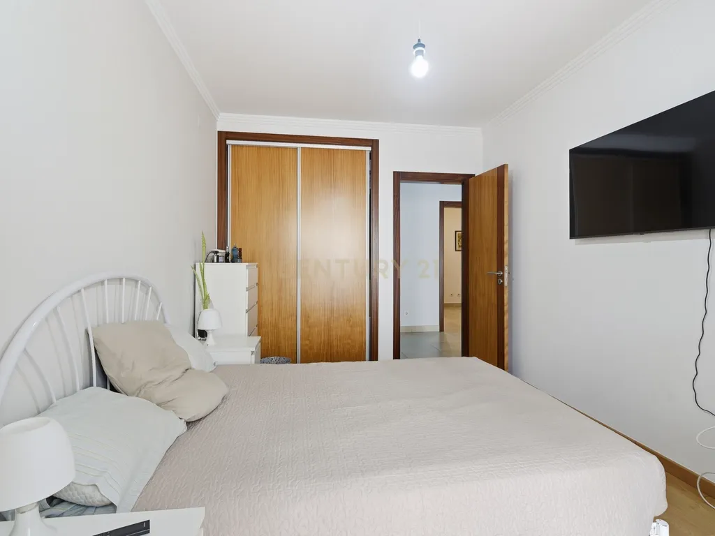 Apartamento T3 com terraço e churrasqueira – Merceana, Alenquer - Image 20