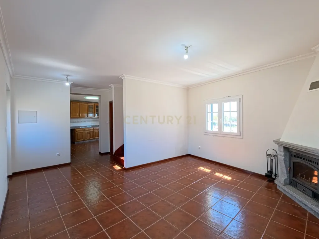 Moradia T2+1 com Logradouro em Alcarva, Mêda - Image 5