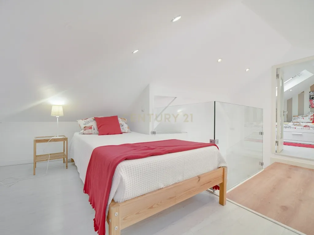 Apartamento T2 Triplex* em Santos-o-Velho – Janelas Verdes | Estrela - Image 25