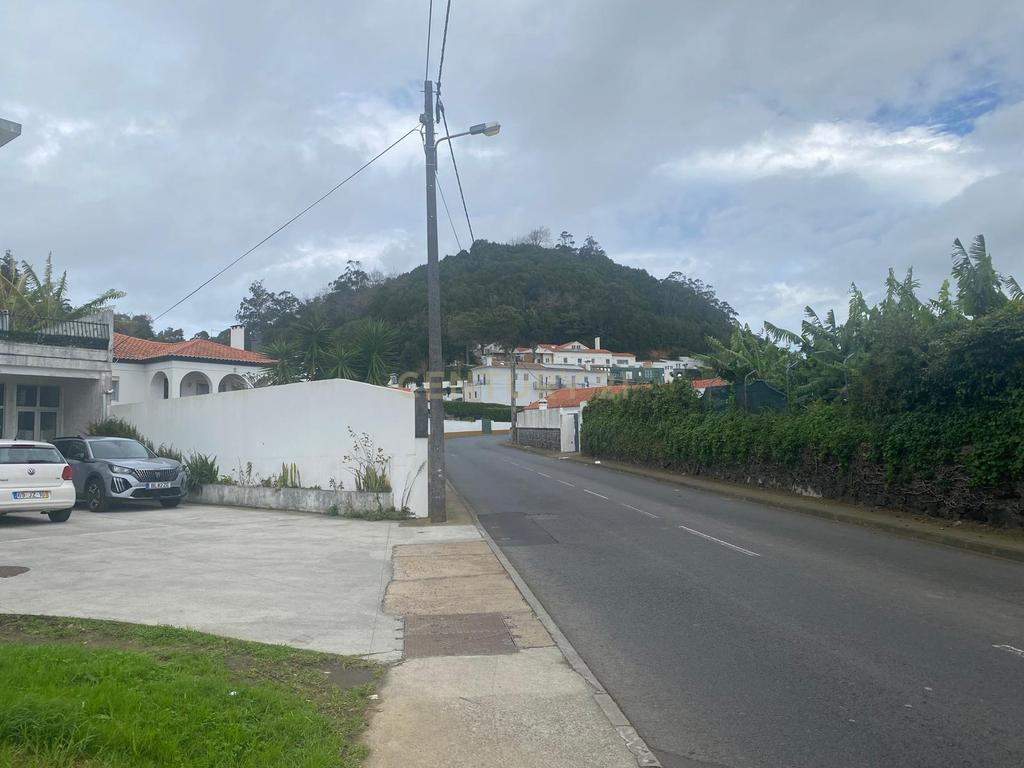 Invista no Futuro: Espaço Comercial na Ribeira Grande - Image 7