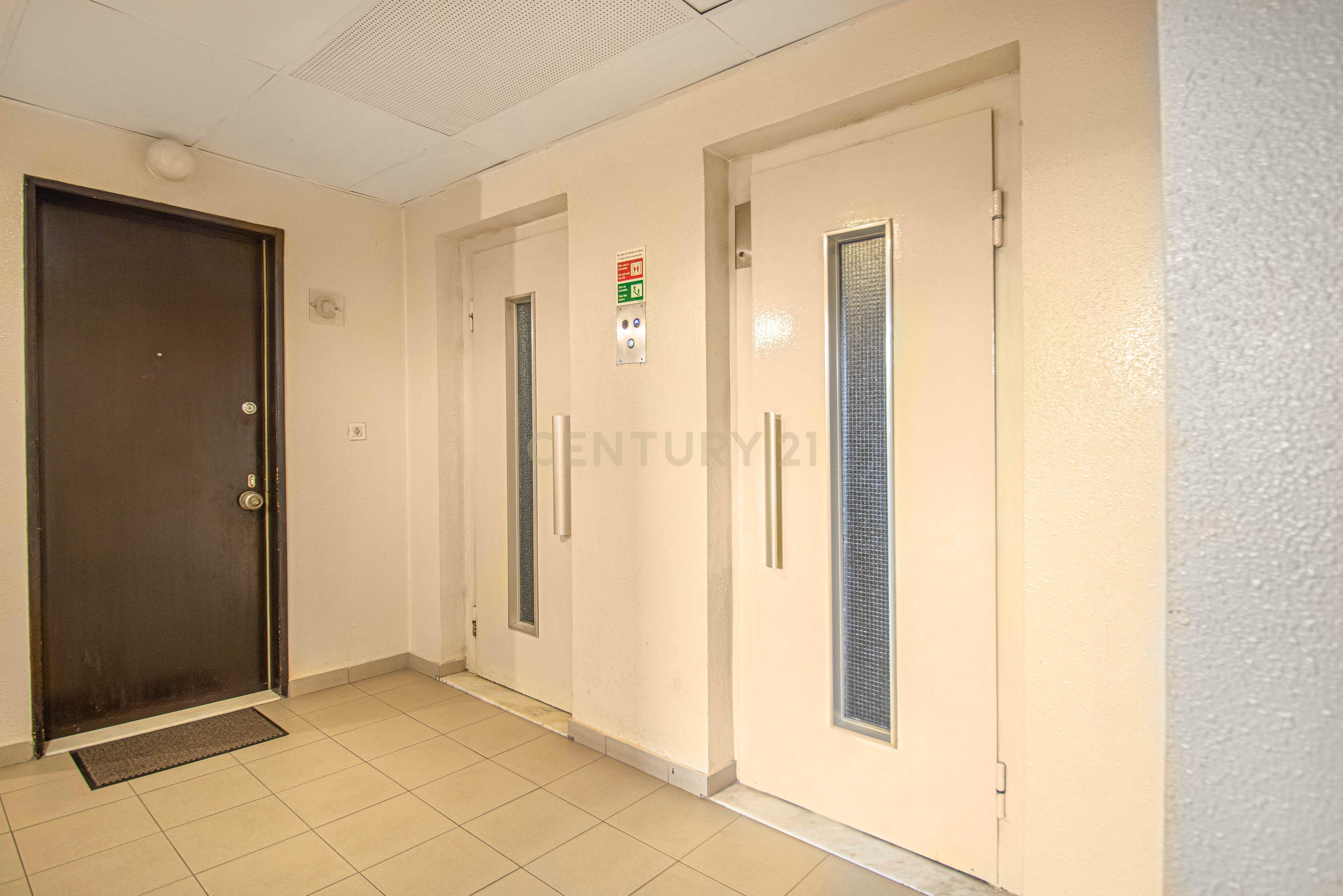 Apartamento T3 com Garagem - Ameixoeira - Image 24