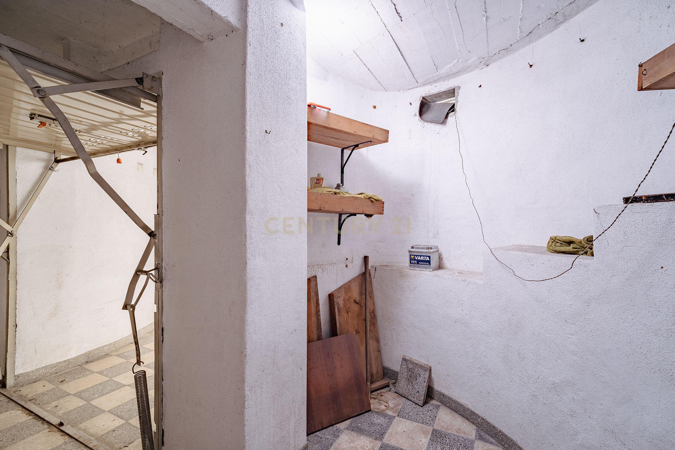 Fotografia 9 de Garagem em Laranjeiro, Almada - Oportunidade Única