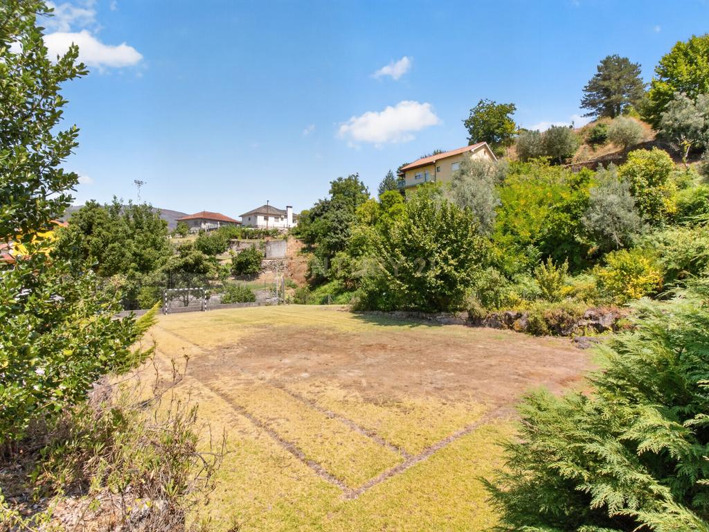 Moradia T4 Térrea de Sonho com Piscina, Campo de Futebol - Image 21