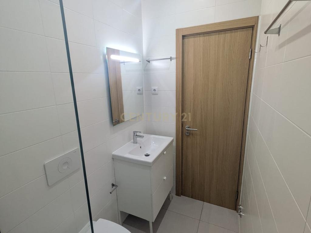 Apartamento T1 Remodelado no Centro da Amadora - Image 13