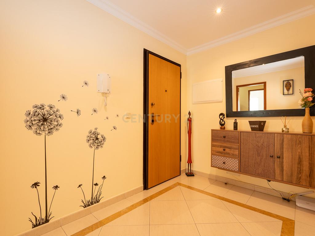 ** ESPECTACULAR APARTAMENTO NO CENTRO DE MAFRA, COM PARQUEAMENTO ** - Image 4