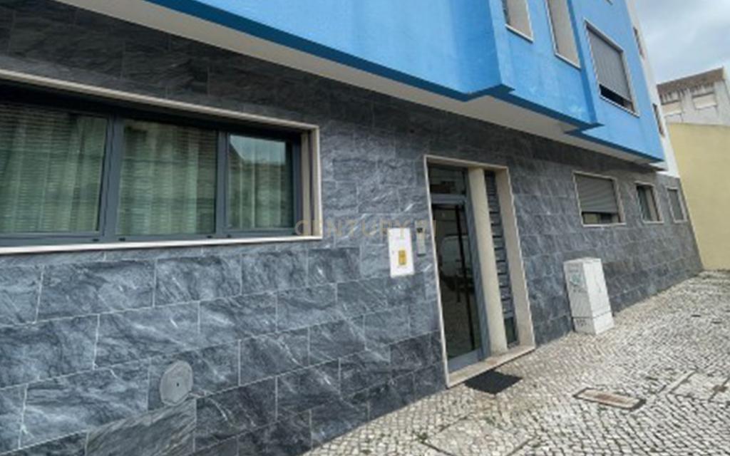Garagem no Barreiro - Image 2
