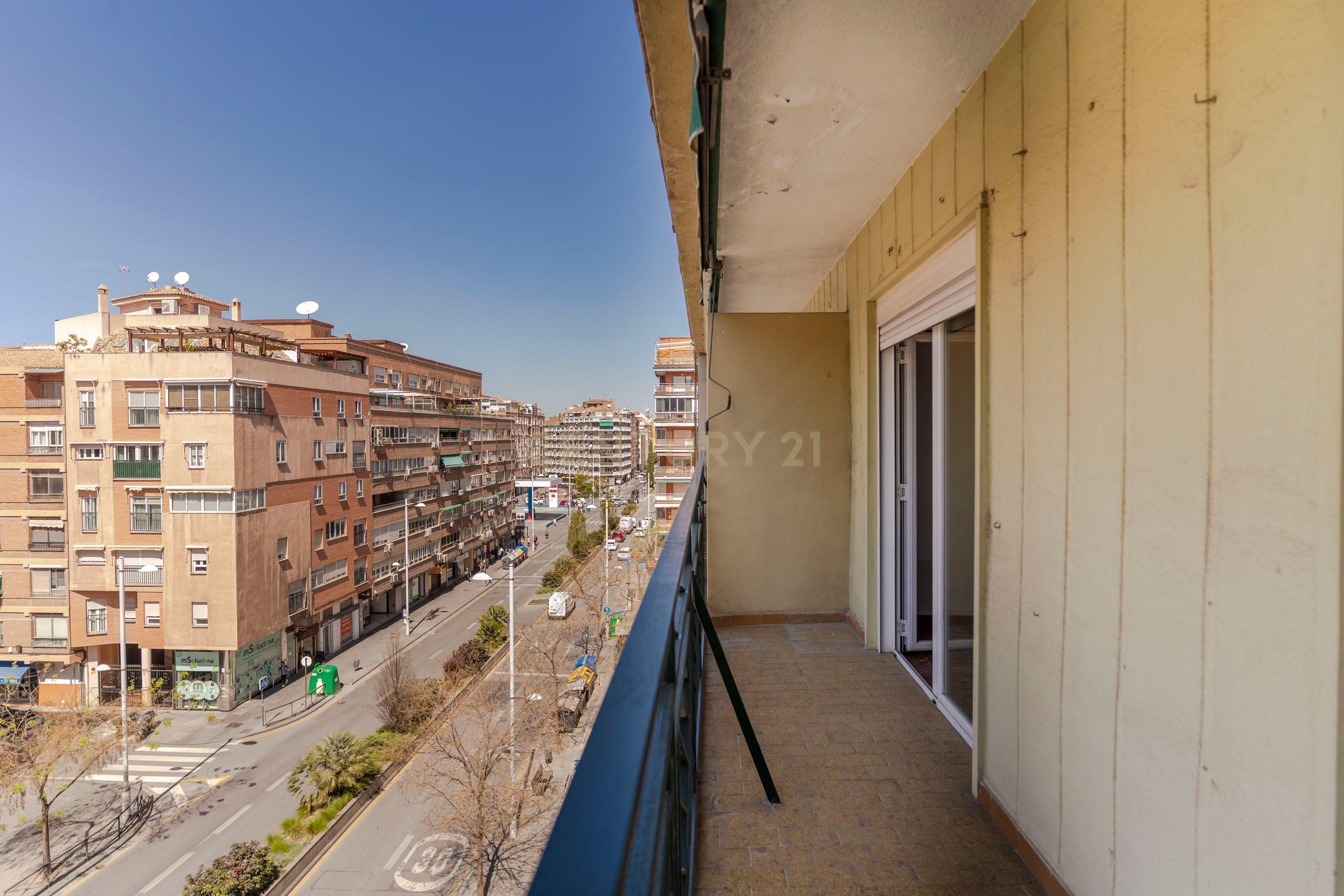 Espaçoso apartamento de 141 m2 no centro de Granada com vista panorâmica do Caminho de Ronda - Image 14