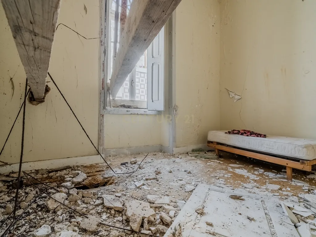 PRÉDIO PARA RECUPERAR, NO CENTRO HISTÓRICO DE PENICHE - Image 36