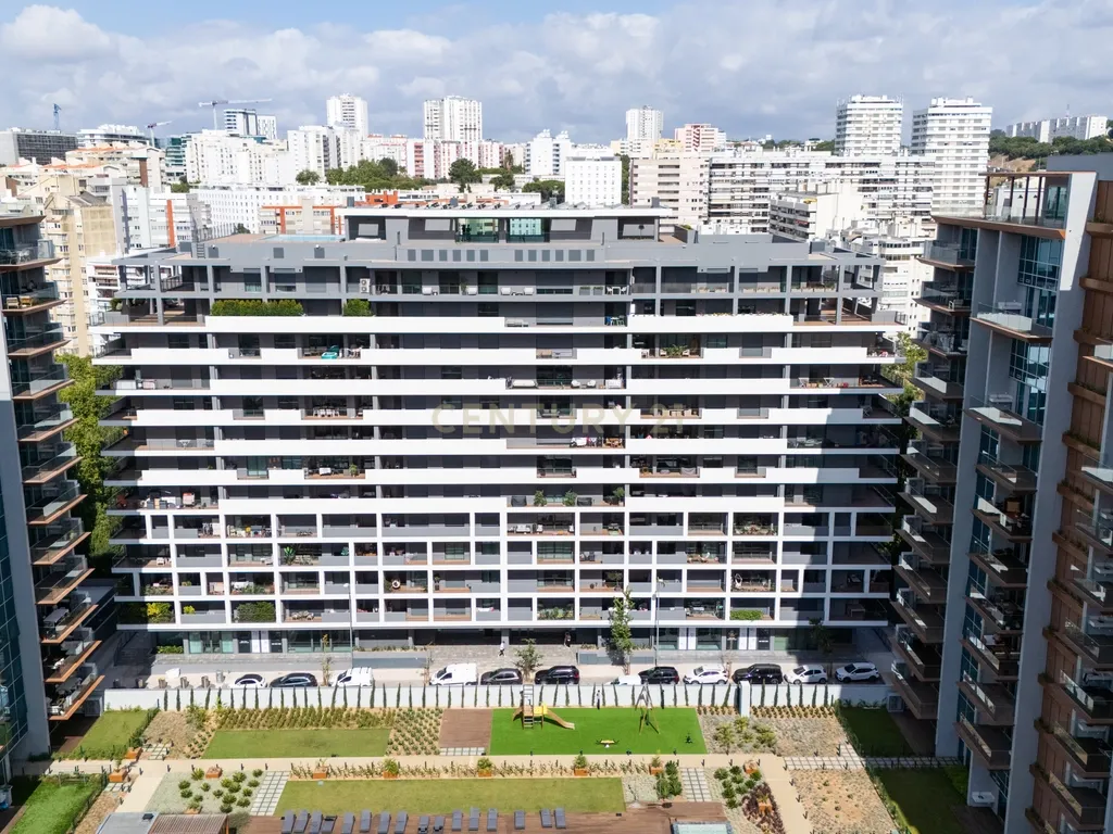 Exclusivo T3 no Terraces Mirear com Varanda, Piscina, Ginásio e Sauna – Miraflores - Image 4
