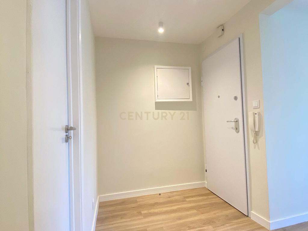 Apartamento T2 na Estrada da Luz, junto ao colégio Militar - Image 7