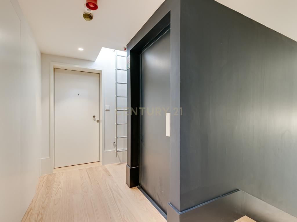 Apartamento T2+1 inserido no emblemático Edifício "Alegria 25". - Image 43
