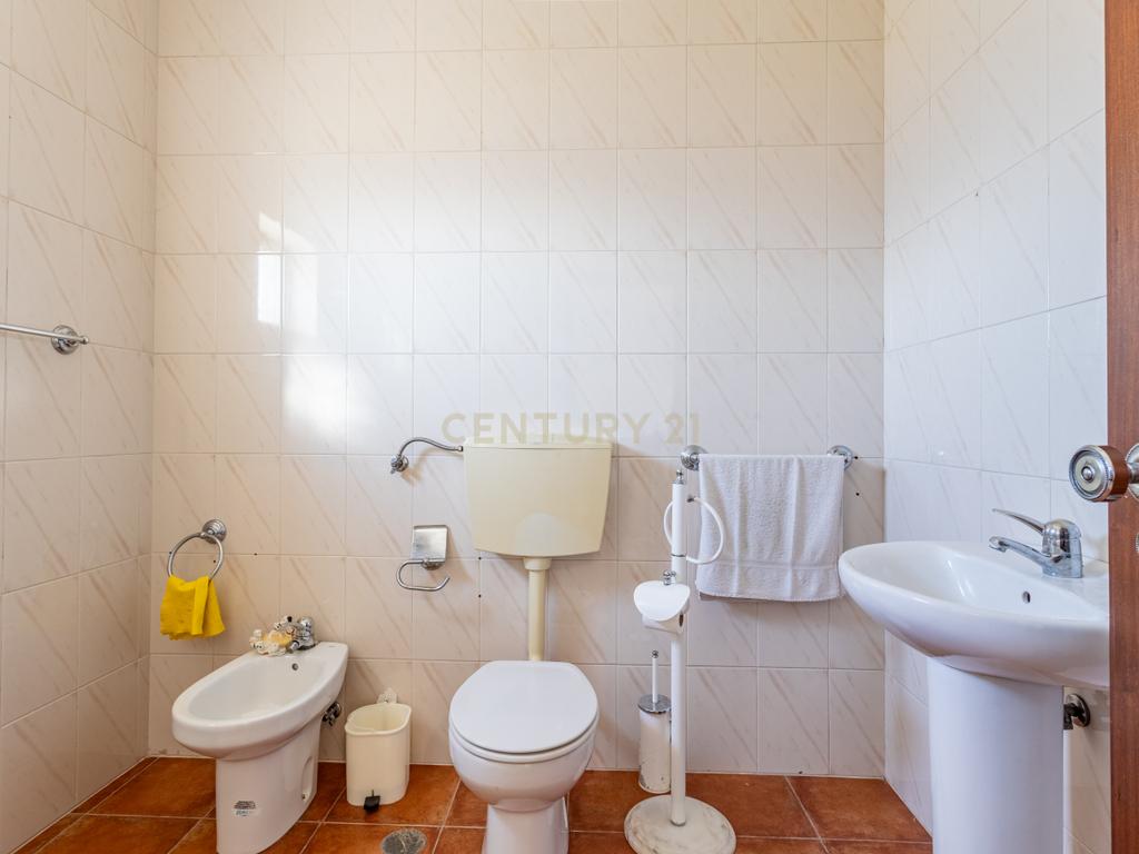 Quinta com 25.800M2 com moradia T6 em Casével, Santarém. - Image 32