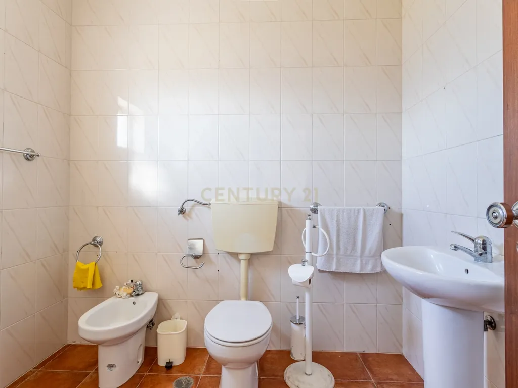 Quinta com 25.800M2 com moradia T6 em Casével, Santarém. - Image 32