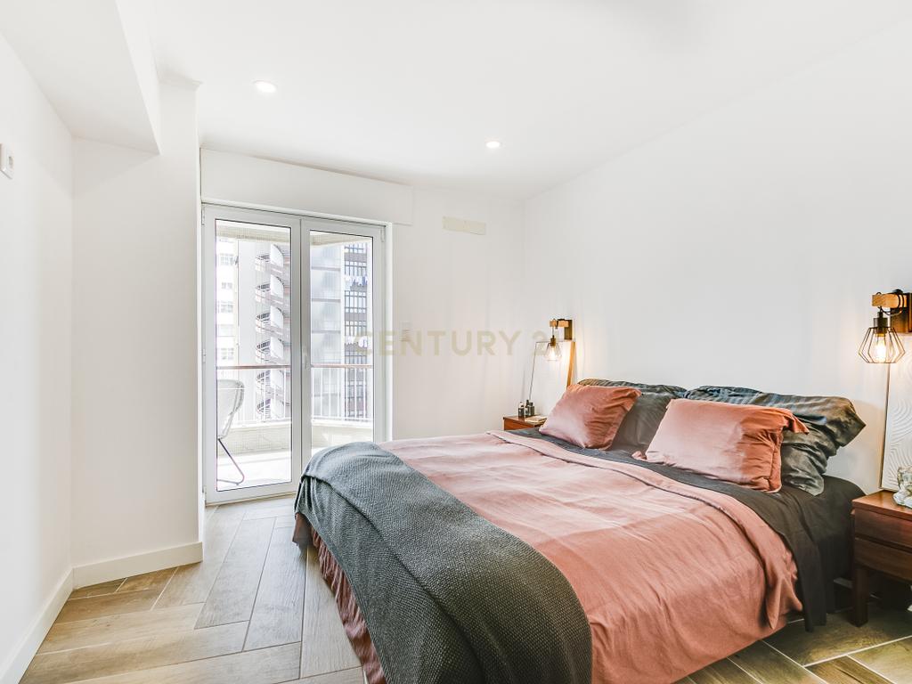 Apartamento T4 com 3 Suites, em zona Prime de Algés - Image 36