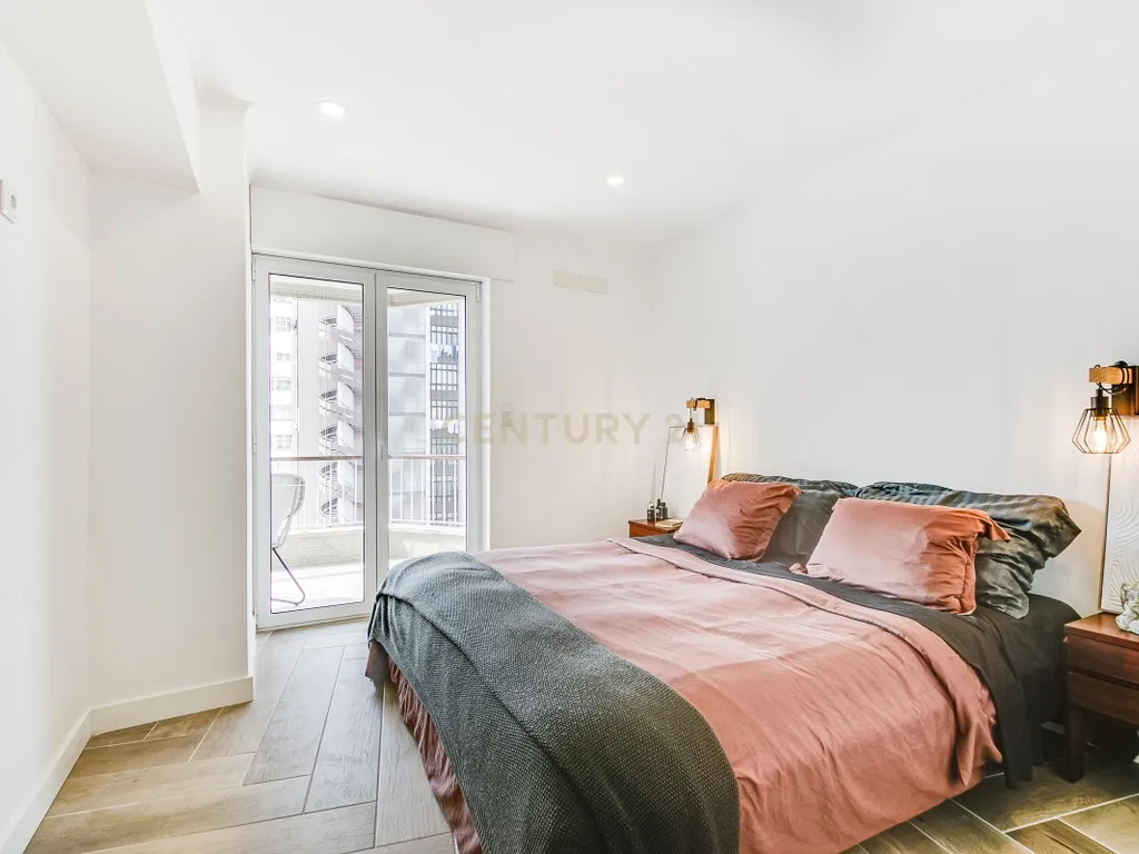 Apartamento T4 com 3 Suites, em zona Prime de Algés - Image 36
