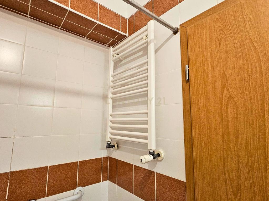 Moradia T4 em Oeiras para arrendar com garagem e terraço - Image 24