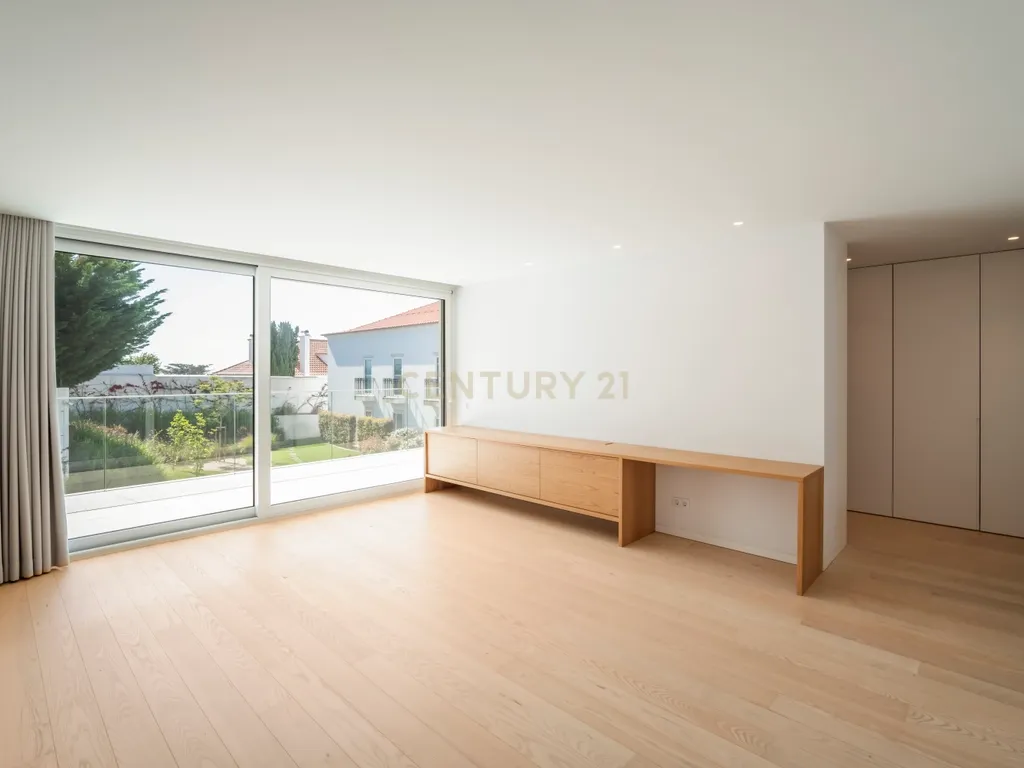 Apartamento T4 com Vista Mar em Condomínio Privado – Monte Estoril - Image 16
