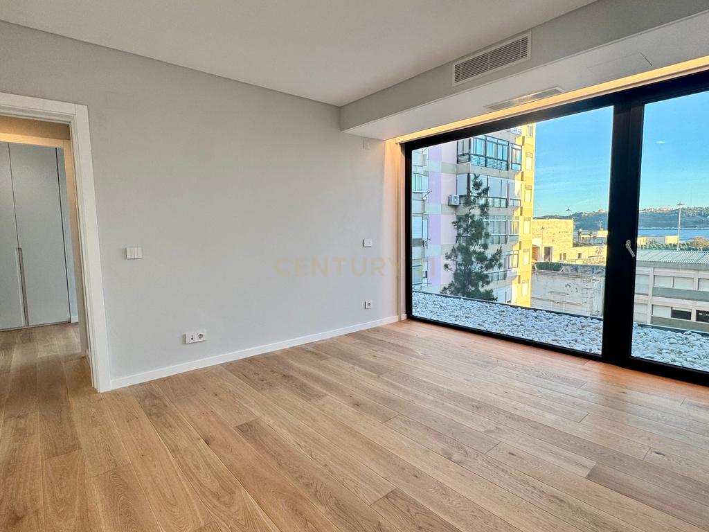 Apartamento Duplex T4 Novo na Rua Bartolomeu Dias, em Belém – conforto, modernidade, luz natural e espaço em Belém - Image 22