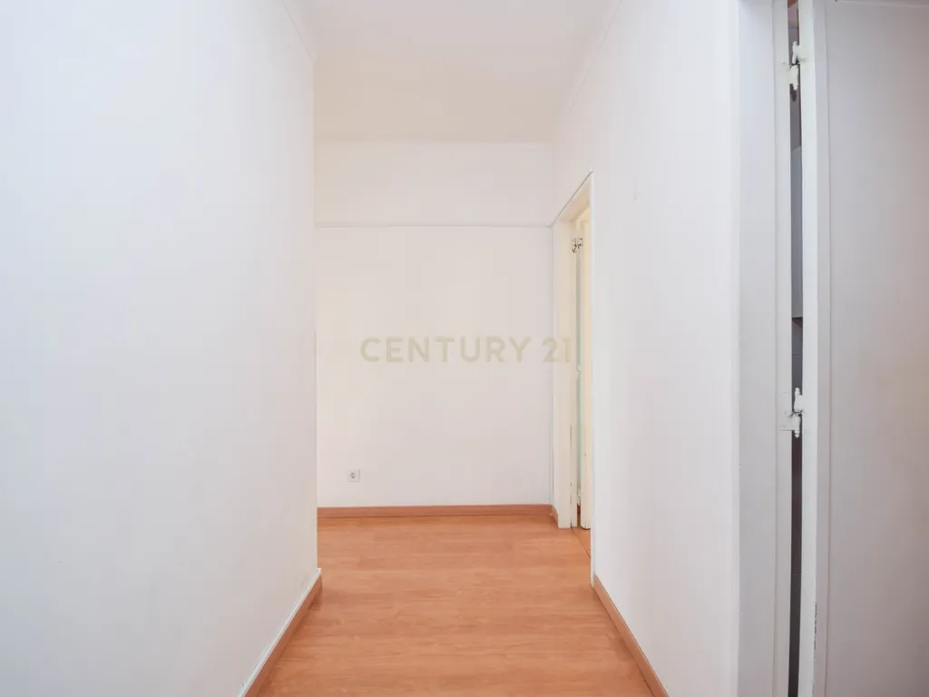 T3 na Quinta do Marquês, Oeiras | 115 m² de Potencial para Criar a Sua Casa de Sonho - Image 18
