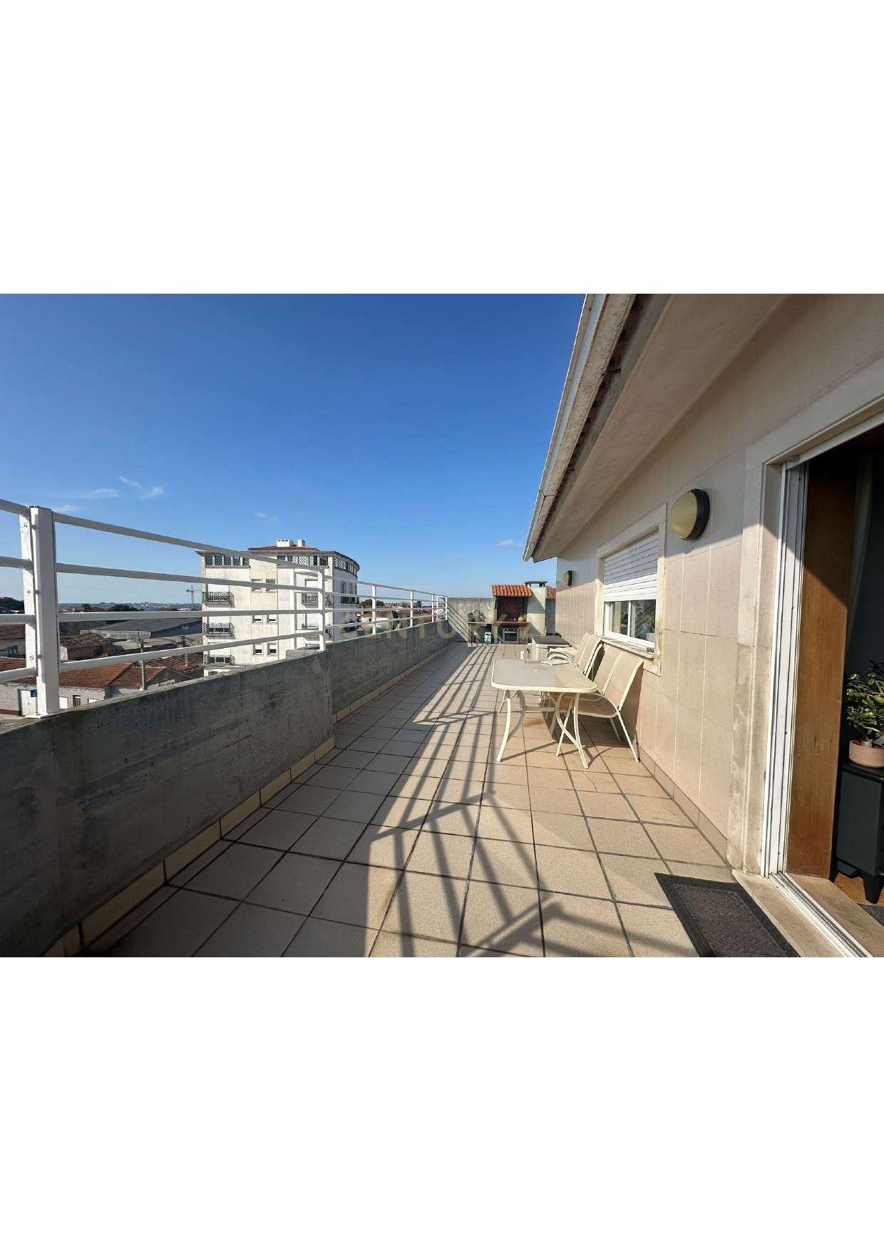 Apartamento T3 em Oliveira do Bairro com Terraço e Garagem - Image 2