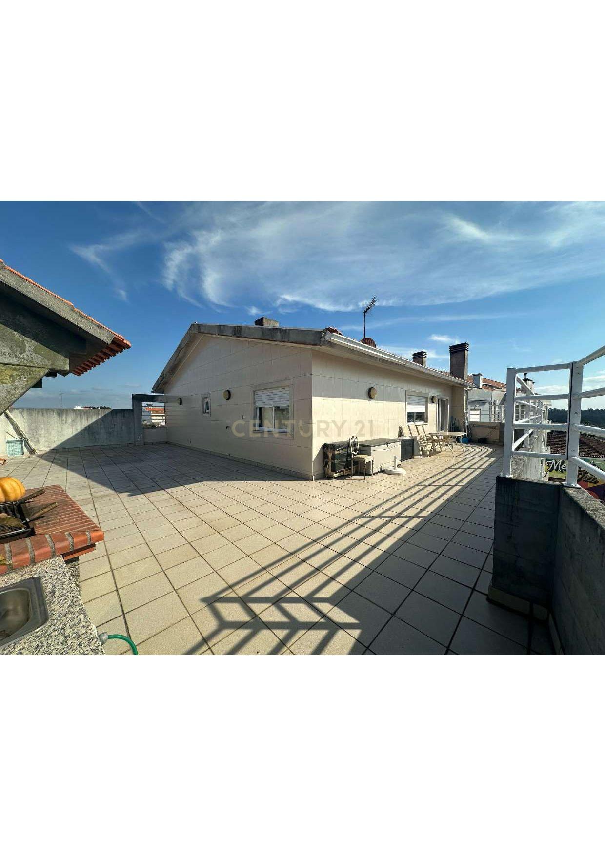 Apartamento T3 em Oliveira do Bairro com Terraço e Garagem - Image 11