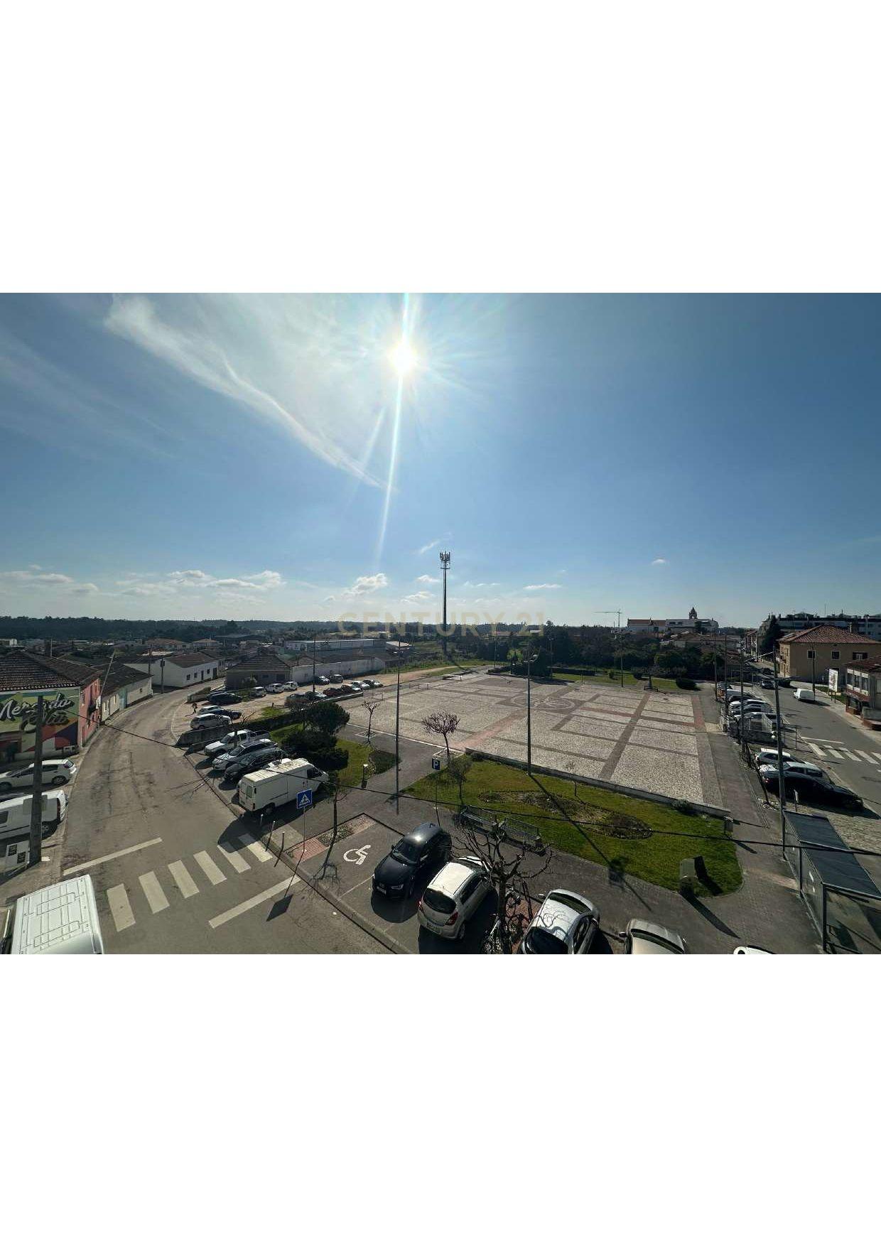 Apartamento T3 em Oliveira do Bairro com Terraço e Garagem - Image 10