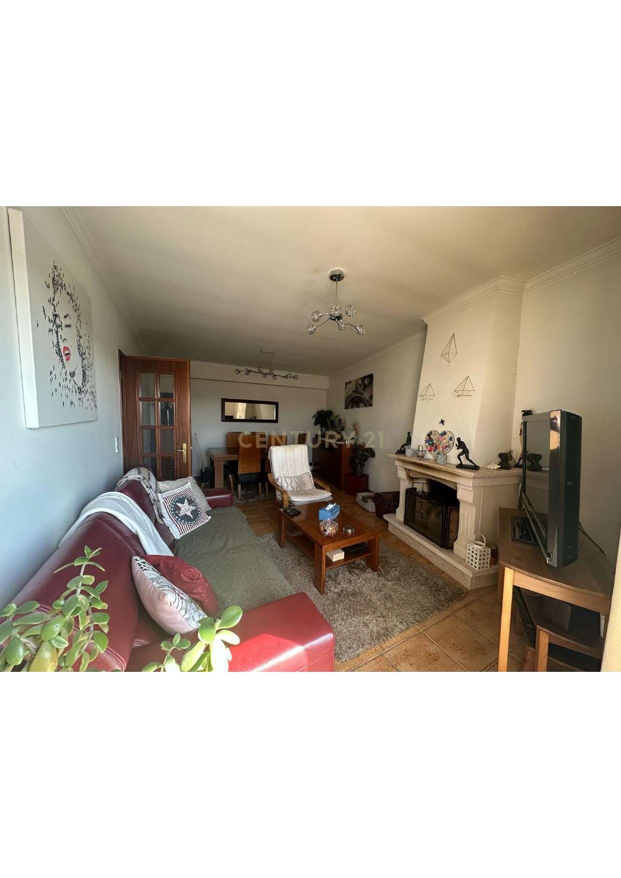 Apartamento T3 em Oliveira do Bairro com Terraço e Garagem - Image 9