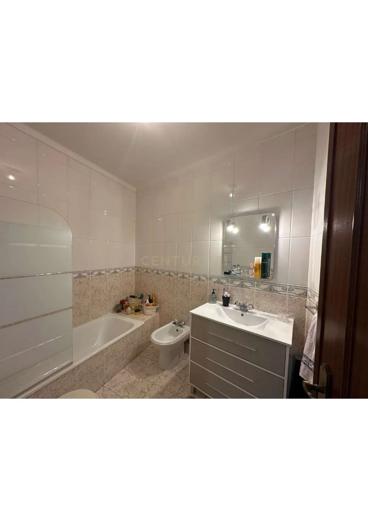 Apartamento T3 em Oliveira do Bairro com Terraço e Garagem - Image 23