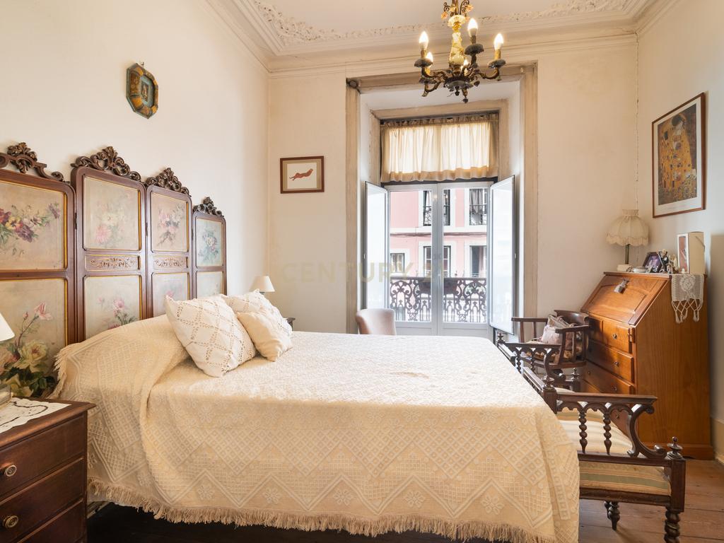 Apartamento T4+2 com logradouro de 187,75 m² na Estrela - Image 16
