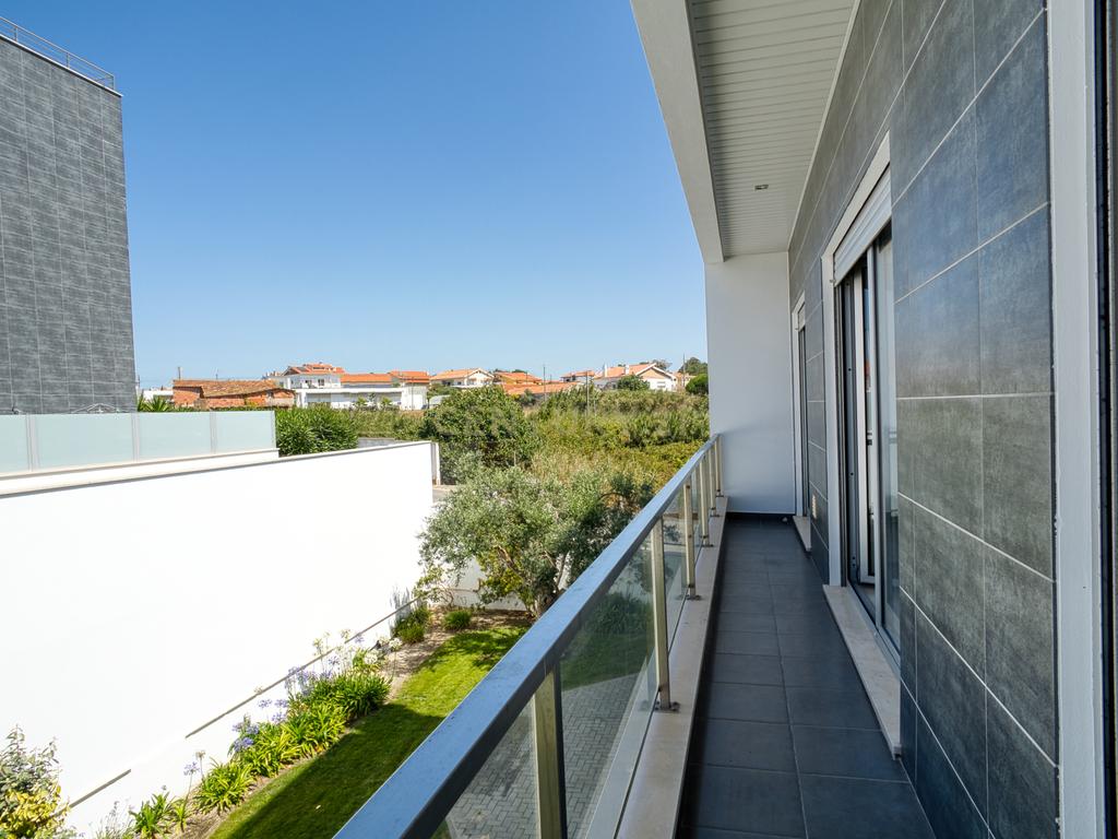 Apartamento T2 em Condomínio Fechado com Piscina e Jardins – Pederneira, Nazaré - Image 23