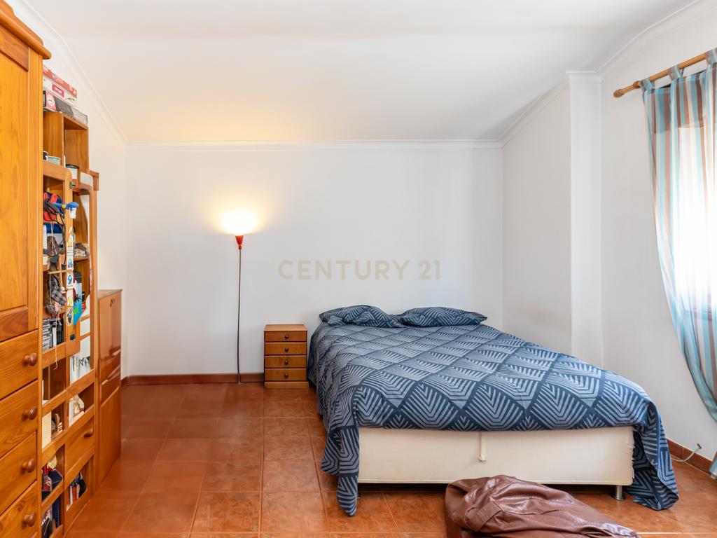 Moradia T5 no centro da Quinta do Conde – Espaço, Conforto e Localização Perfeita - Image 40