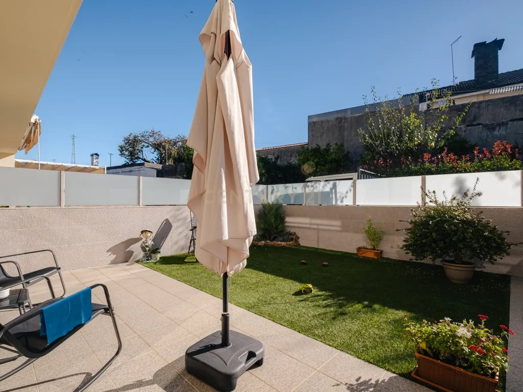 Moradia T4 com 255 m², Suíte Generosa, Jardim e Garagem para 3+ Viaturas | Astromil, Paredes - Image 47