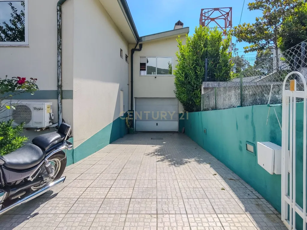 Moradia Bifamiliar T3+T3 em São Pedro da cova – Espaço, Tranquilidade e Conforto - Image 57
