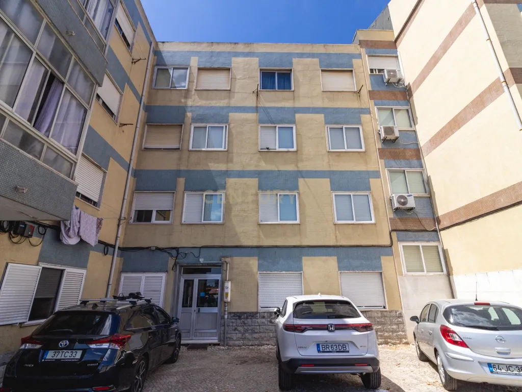 Apartamento T3 em Corroios com Varanda - Image 28