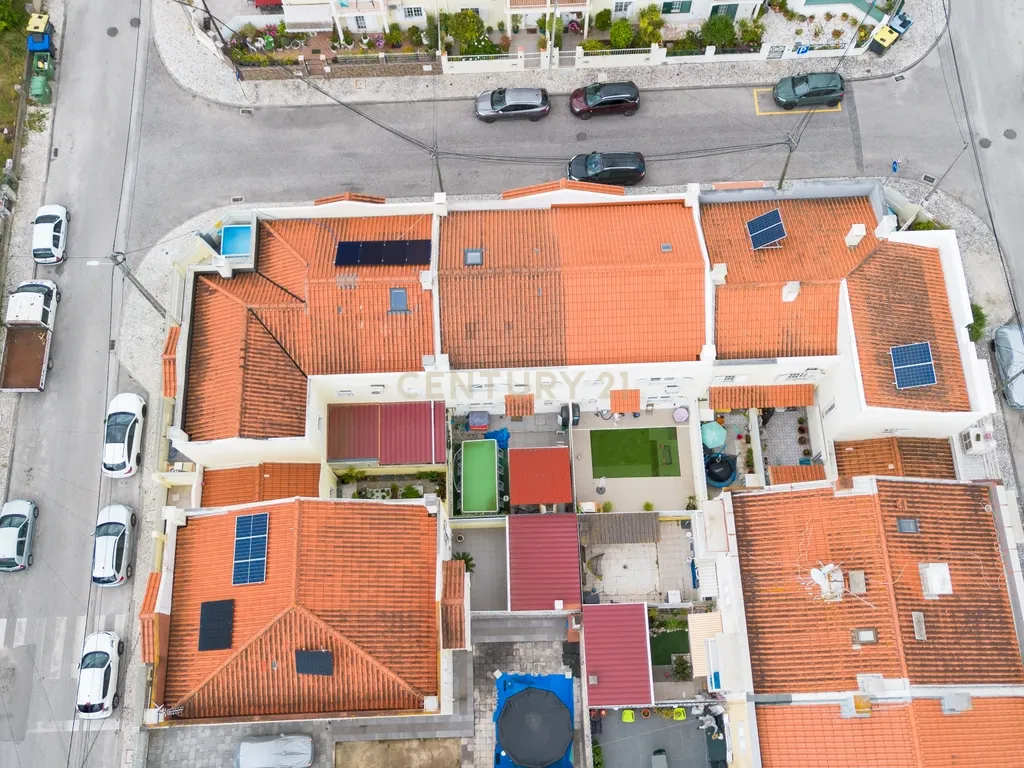 Moradia T3 Renovada com Terraço na Quinta do Conde – Sesimbra - Image 29
