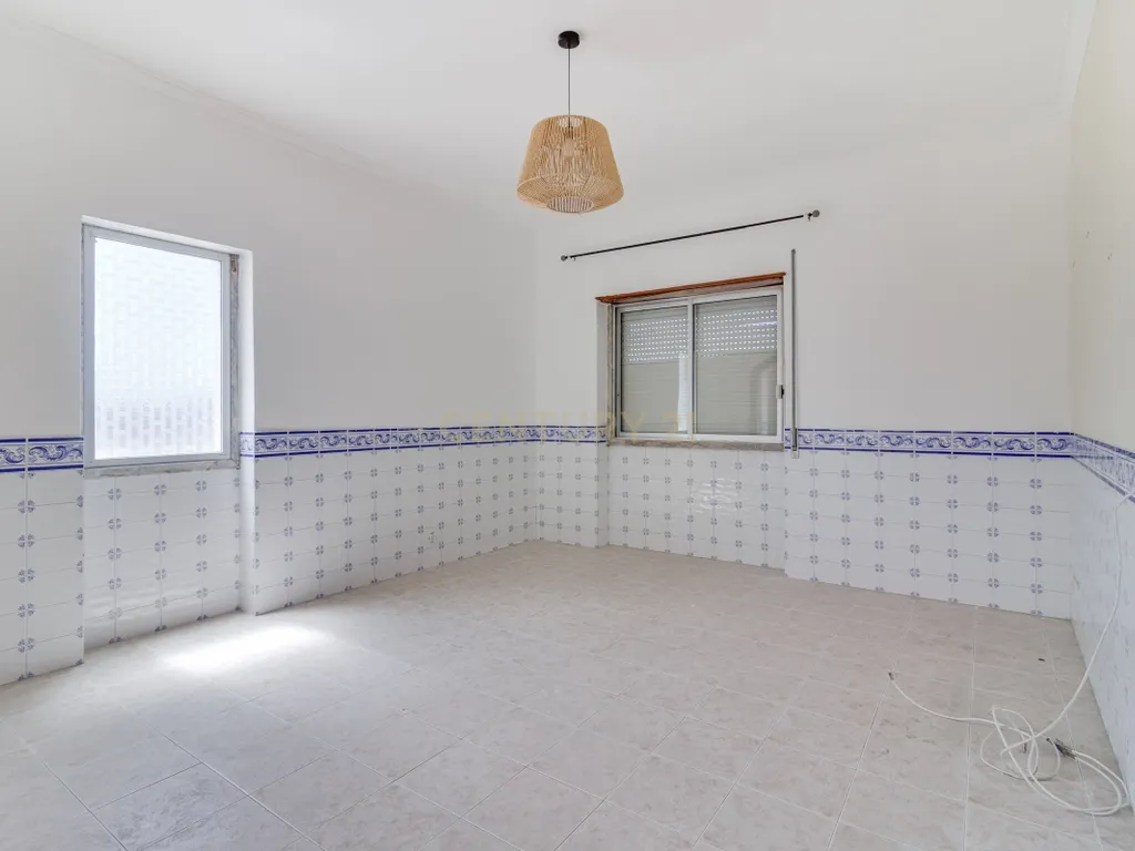 Apartamento T3 em Corroios com Varanda - Image 10