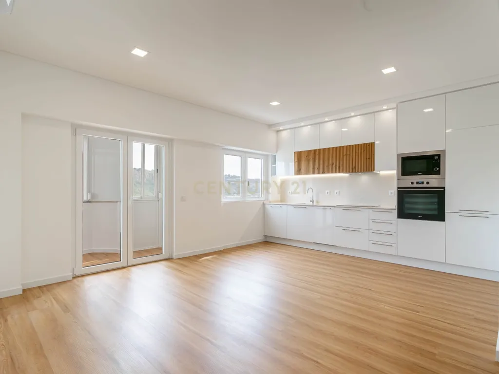 Apartamento T1 Renovado na Costa da Caparica – Conforto, Estilo e Excelente Localização - Image 1