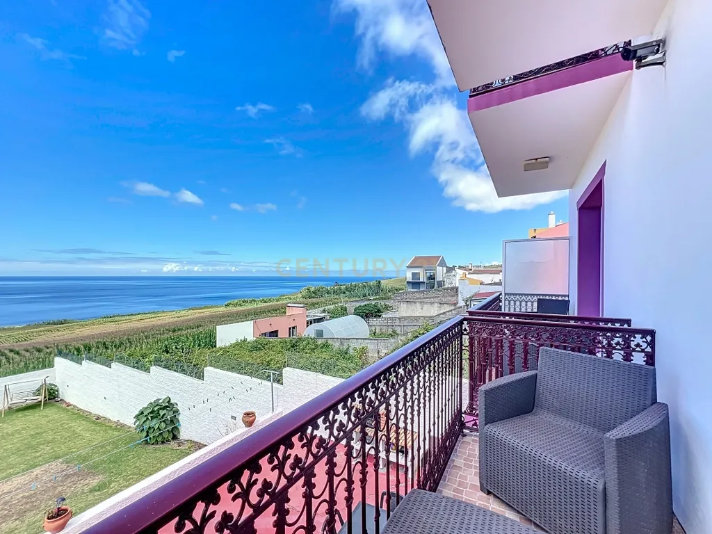 🏡 Moradia Única com Vista Mar — 3 Apartamentos | AL em Funcionamento | Feteiras, Ponta Delgada - Image 11