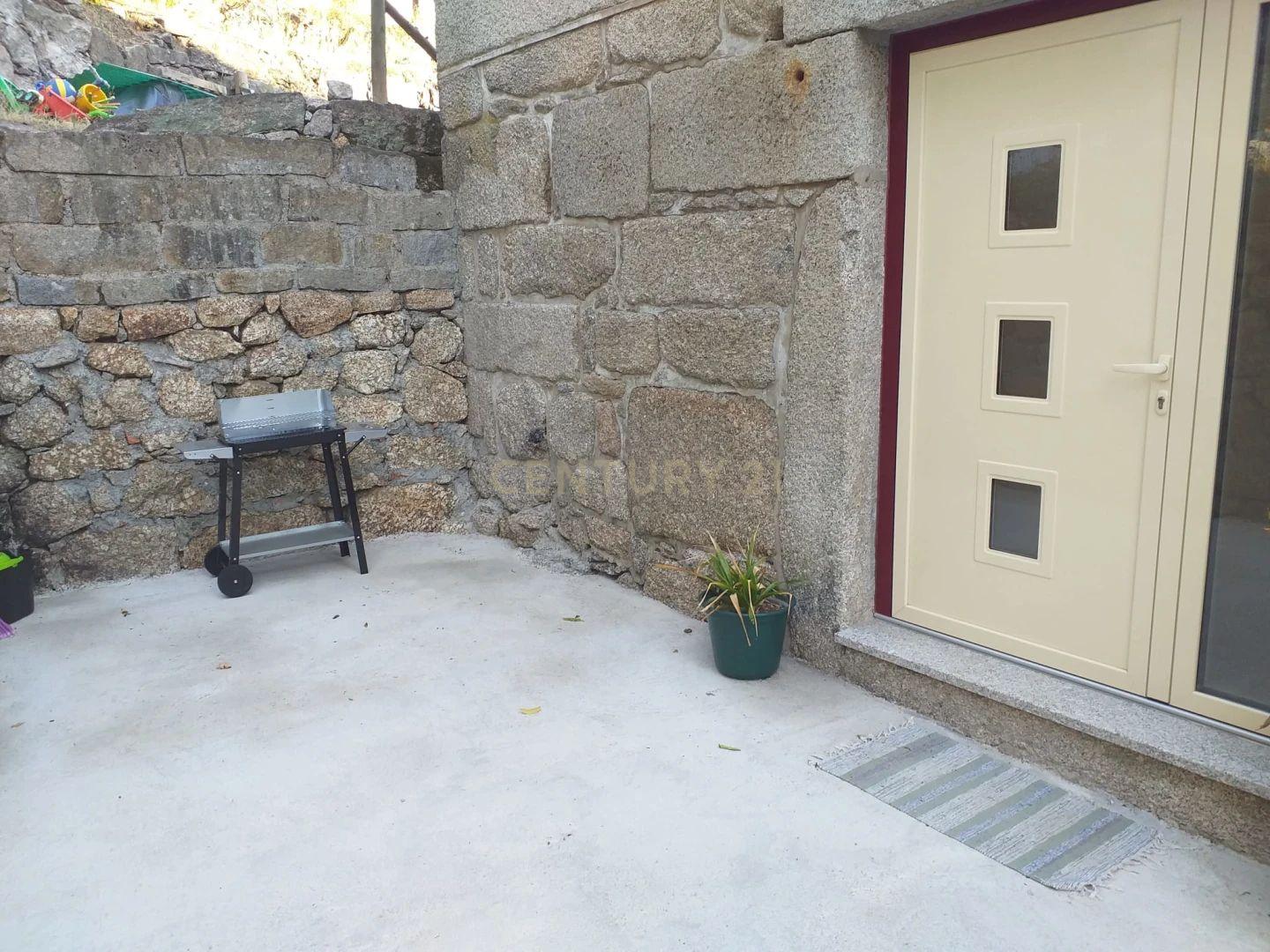 Casa com 3 Apartamentos na Vila do Gerês e 1000 m2 terreno - Image 33