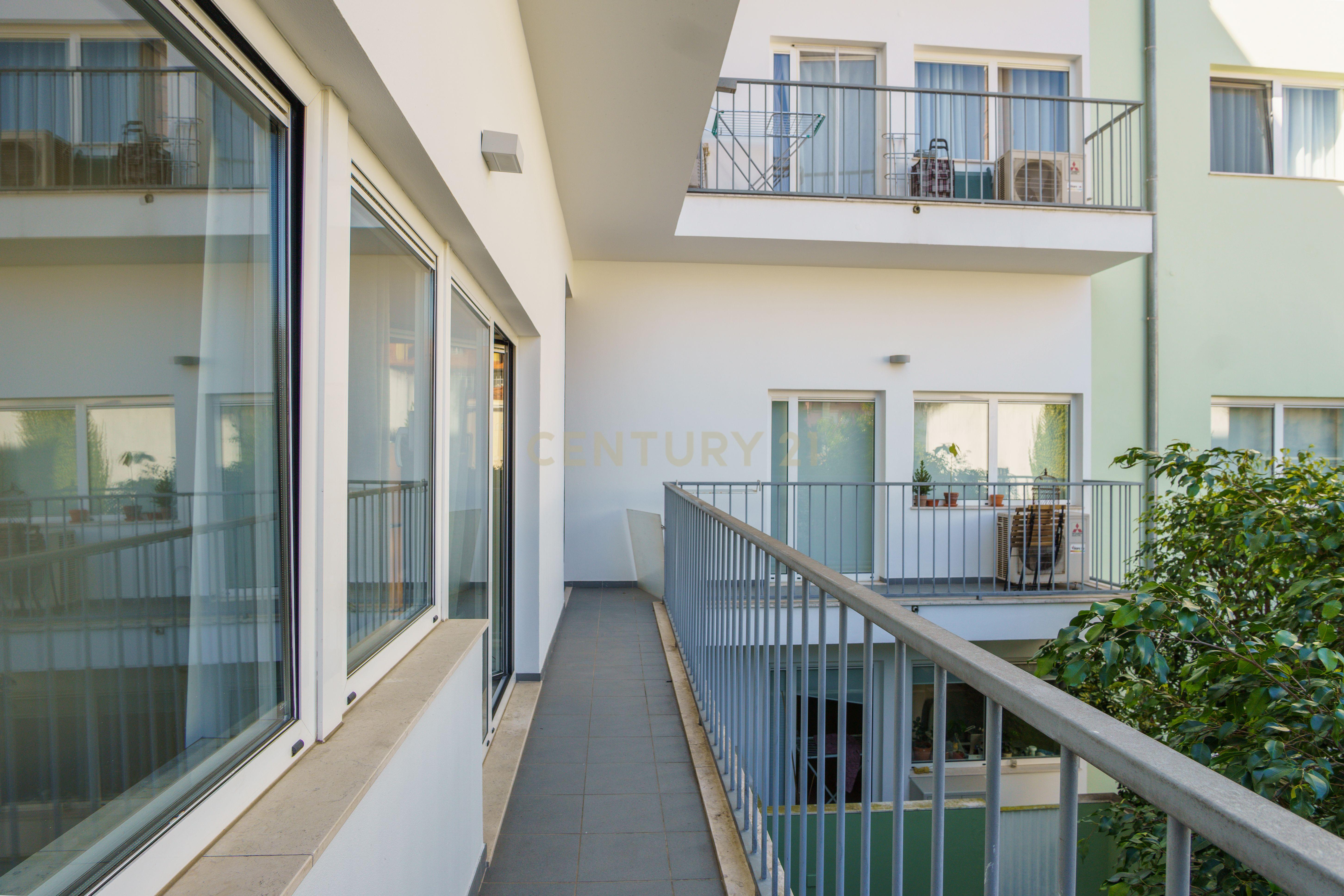 Fotografia 8 de Apartamento T1 na Avenida Praia da Vitória, Saldanha