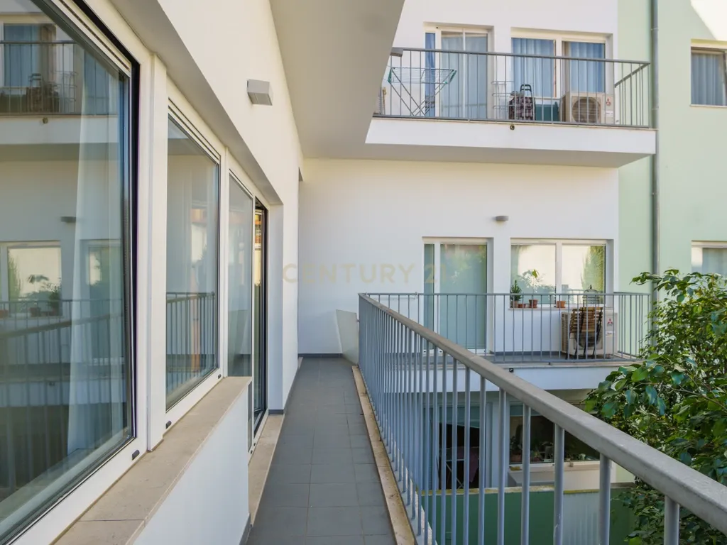 Apartamento T1 na Avenida Praia da Vitória, Saldanha - Image 8