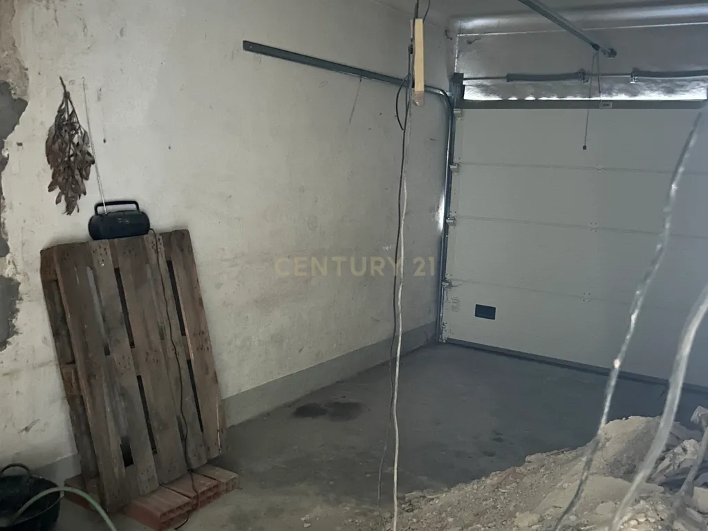 🔥 Moradia para Reabilitação no Porto | Estudo para 7/8 Apartamentos | Excelente Investimento - Image 8