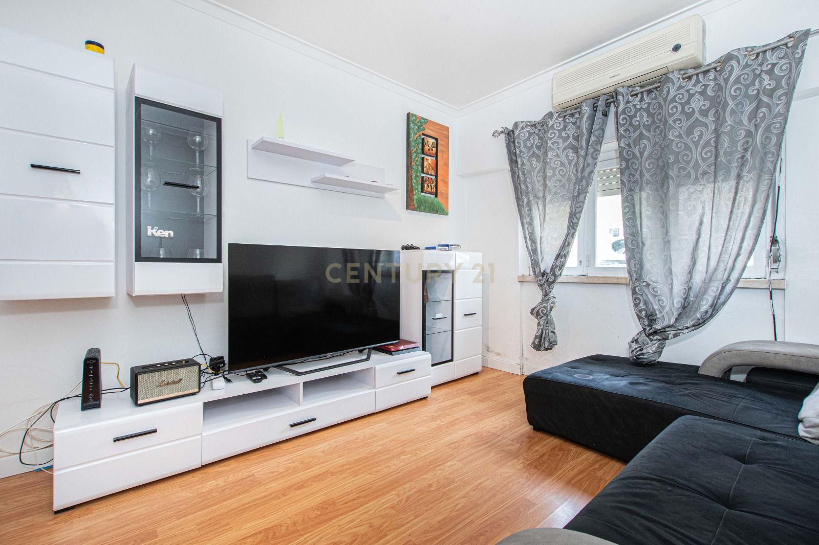 Apartamento T2/cave em Sintra: Conforto e Acessibilidade  - Image 5