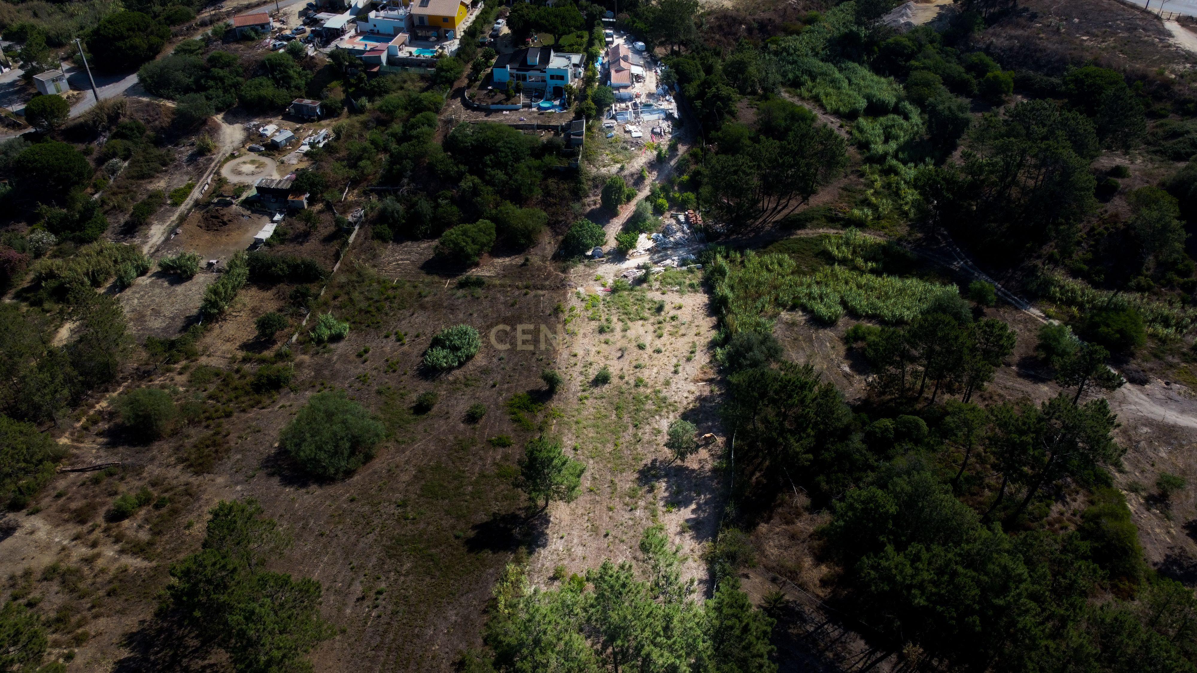 Fotografia 5 de Moradia T1 para remodelação inserida em Terreno com 4.094 m² - Charneca da Caparica