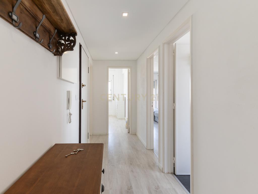 Apartamento T3 para arrendamento - 5 piso c/elevador - Amora - Image 9