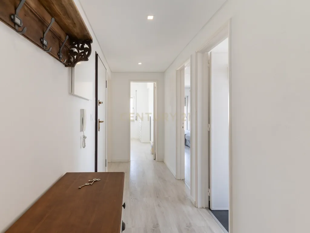 Apartamento T3 para arrendamento - 5 piso c/elevador - Amora - Image 9