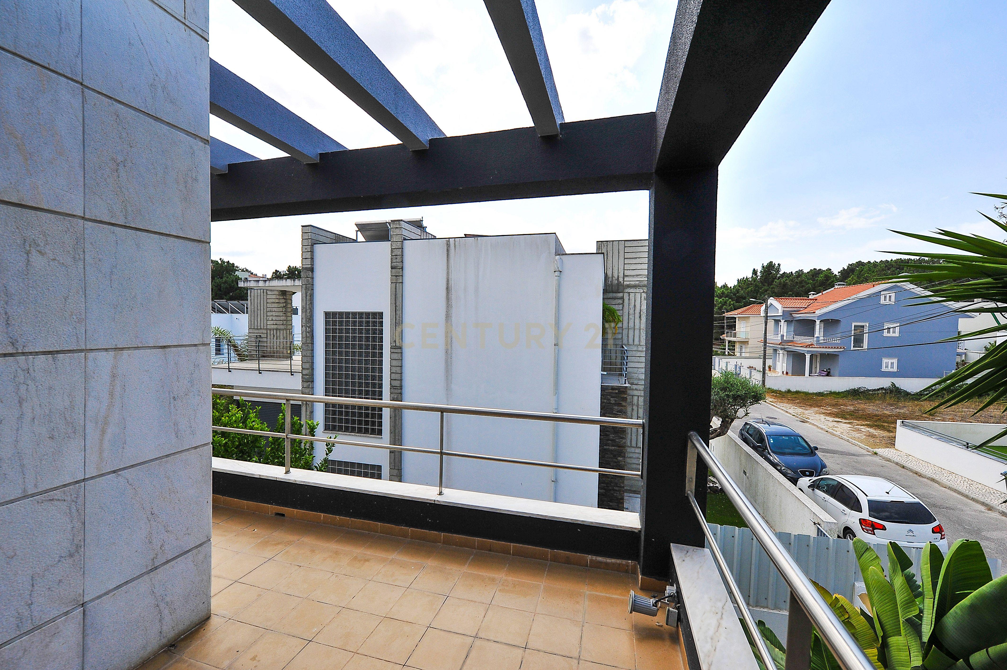 Moradia Isolada T4 Piscina e Cave - Image 31