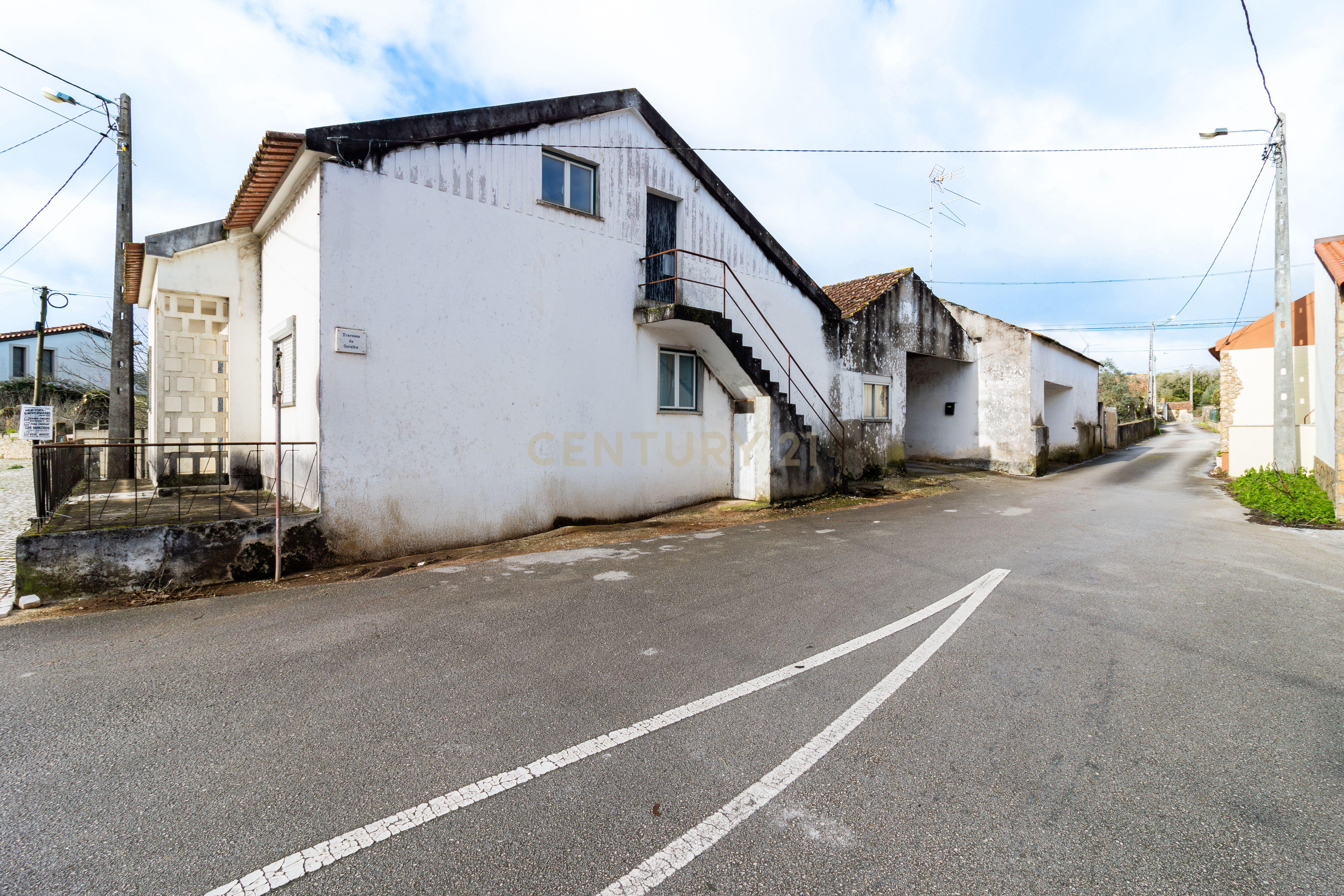 Moradia Isolada T3 em Arrimal, Porto de Mós – Com Terreno, Garagem e Anexos - Image 30