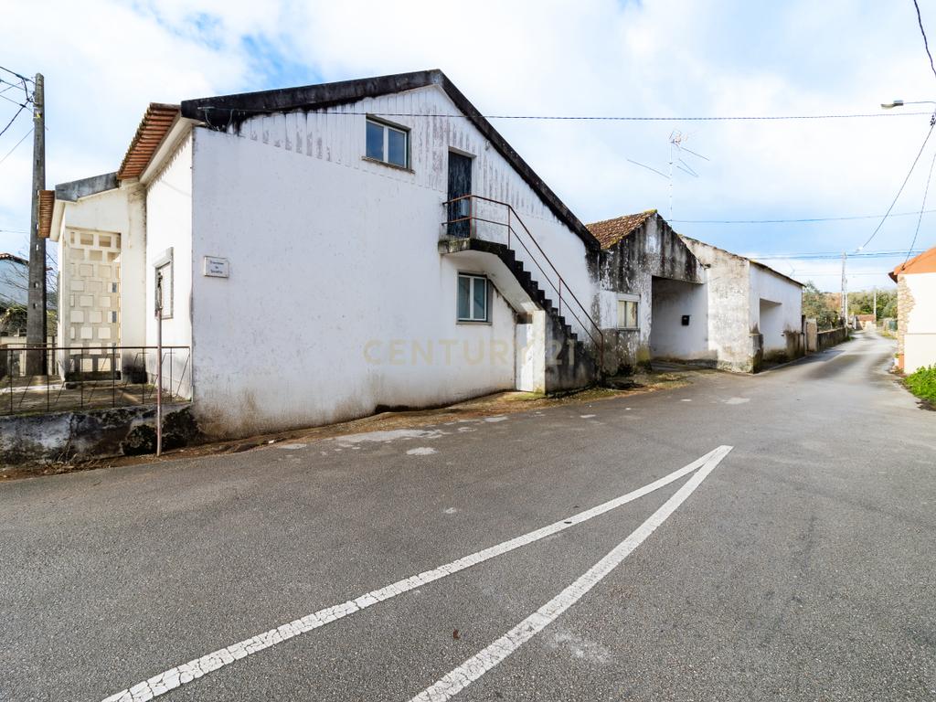 Moradia Isolada T3 em Arrimal, Porto de Mós – Com Terreno, Garagem e Anexos - Image 30