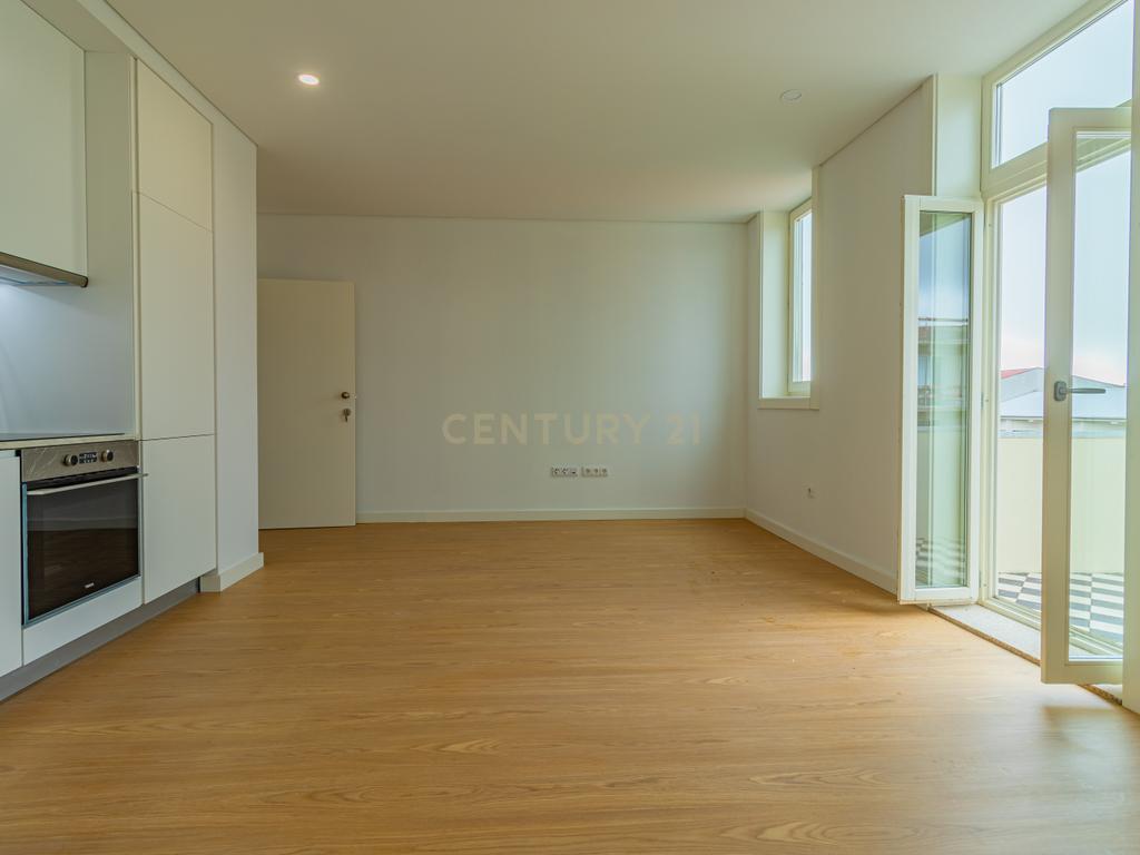 Apartamento T2 com Varanda  | Bonjardim | Porto - Image 3